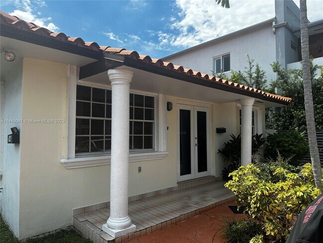 Building Photo - 3440 SW 23rd St