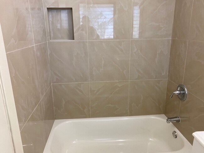 Foto del edificio - 3826 Botany Ln