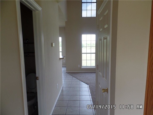 Building Photo - 523 Fox Ln