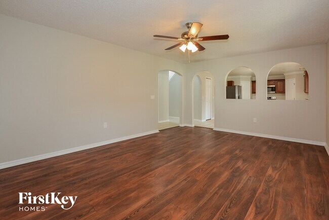 Foto del edificio - 128 Monterey Oaks Dr