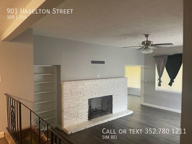 Building Photo - Corner Lot, 3/2 with Enclosed Rear Porch &...