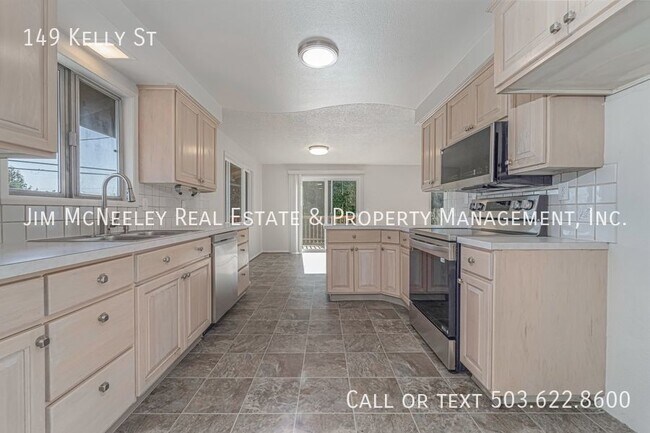 Building Photo - 3 Bedroom/ 1 Bathroom St Helens Charmer wi...