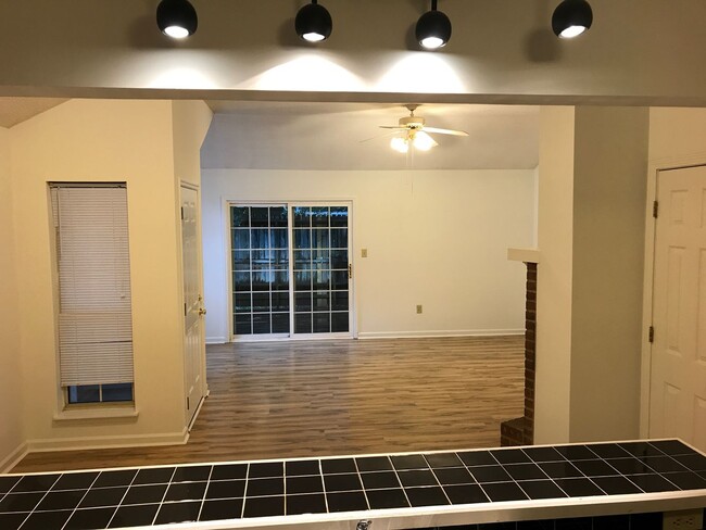 Building Photo - 135 Greenwood Ln