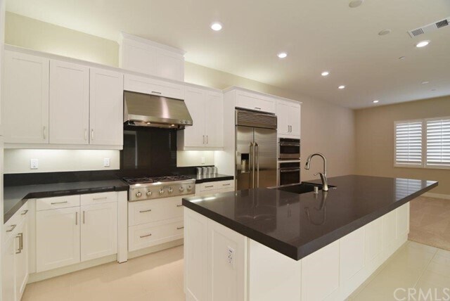Building Photo - 157 Stellar