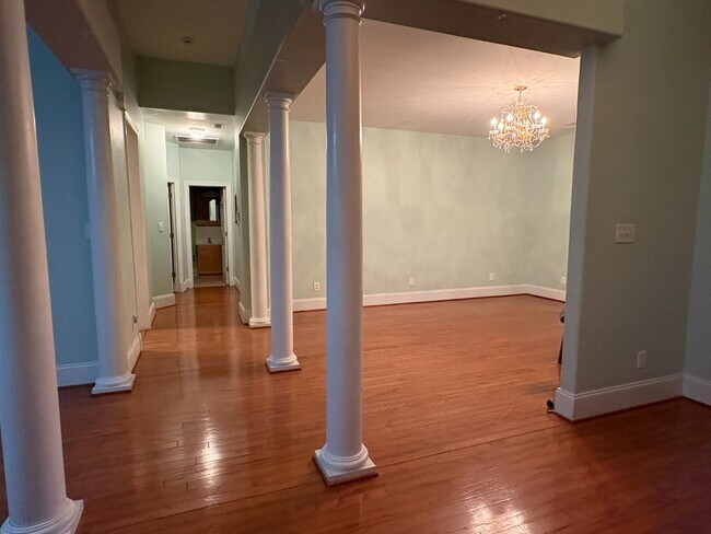 Foto del edificio - 533 Stonemason Dr