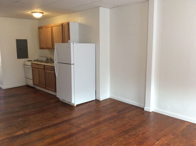 Foto del edificio - 2 Bedroom 1 Bath 2nd Floor Apartment in East End of York City