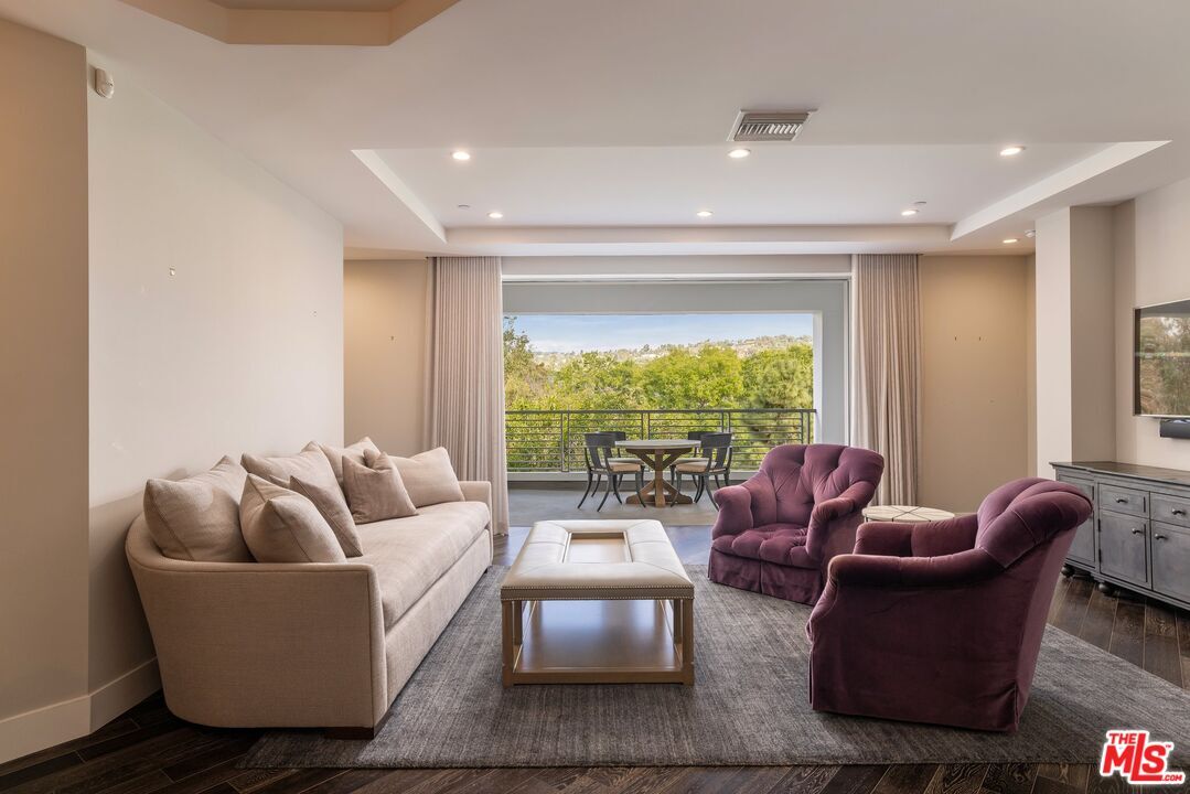 Foto principal - 460 N Palm Dr