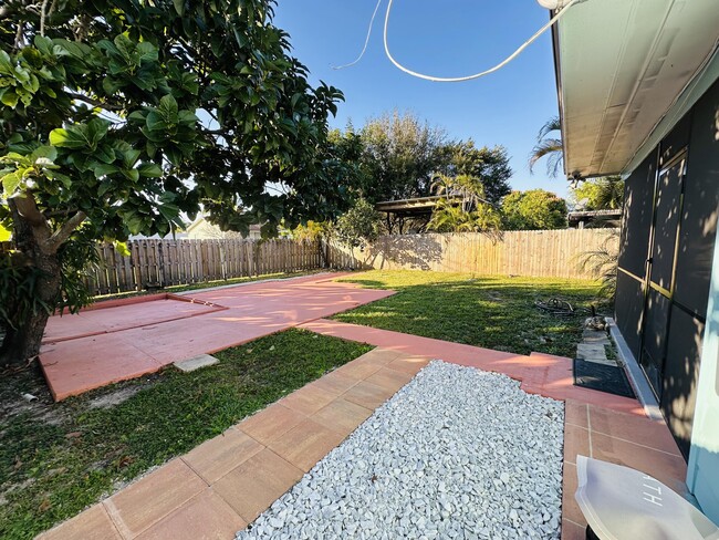 Building Photo - 1659 Magnolia Ln