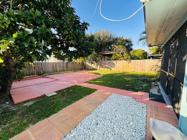 Foto del edificio - 1659 Magnolia Ln