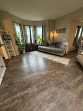 Building Photo - 1621 Charles St