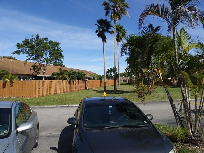 Foto del edificio - 6740 NW 189th Terrace