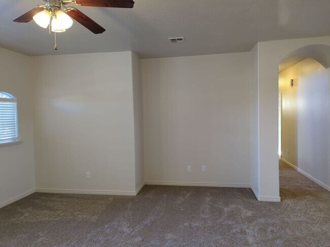 Foto del edificio - Beautiful 3 Bedroom 2 Bathroom Home