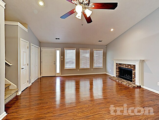 Foto del edificio - 726 Westbury Dr