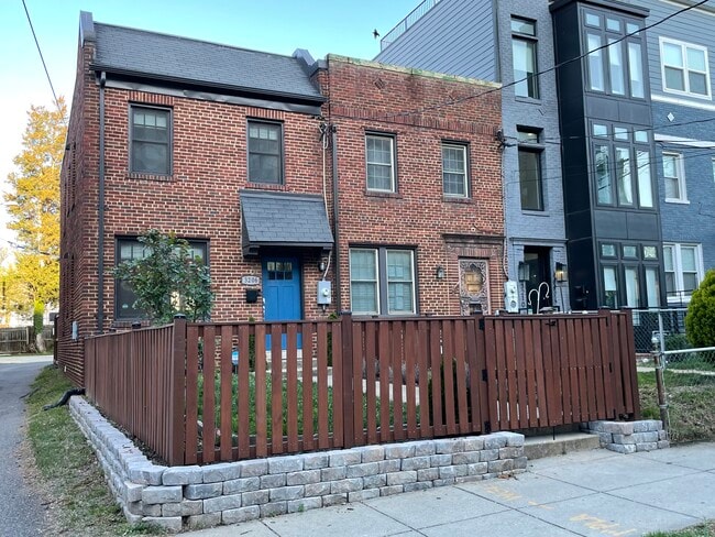 Building Photo - 3206 8th St NE