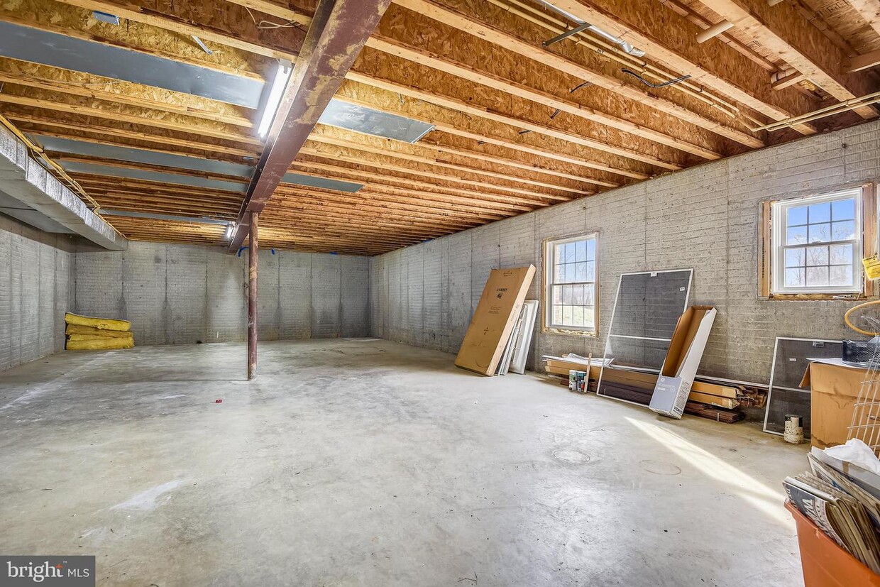 Primary Photo - 2033 Cox Rd
