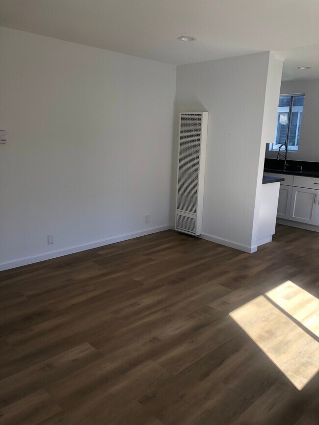 Living Room - 2333 Penmar Ave