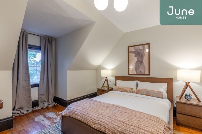 Building Photo - Queen room in 5-bed/2.0-bath Home