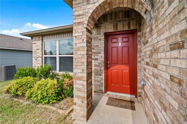 Building Photo - 927 E Swift Dr