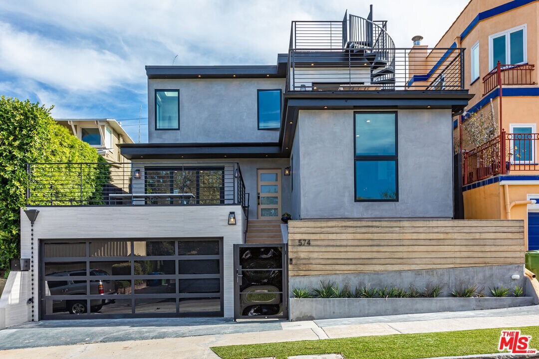Primary Photo - 574 N Mt Holyoke Ave