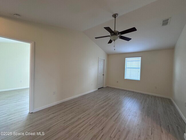 Building Photo - 1526 Litchfield Dr