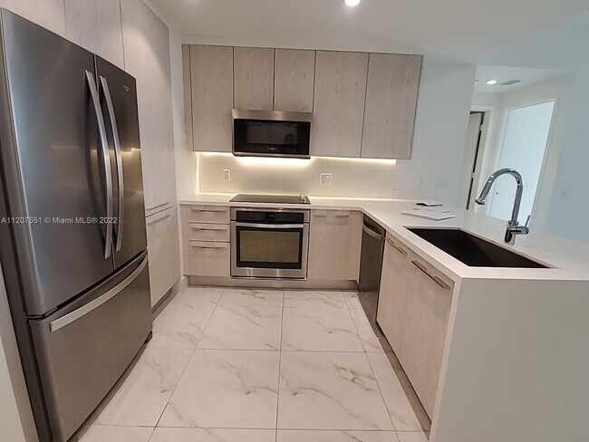 Building Photo - 2000 Metropica Way