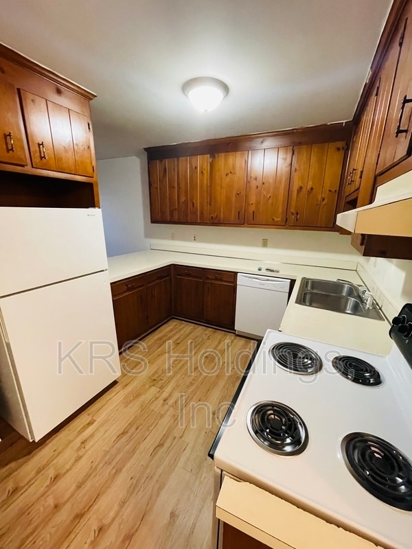 Building Photo - 2548 Cedarwood Dr