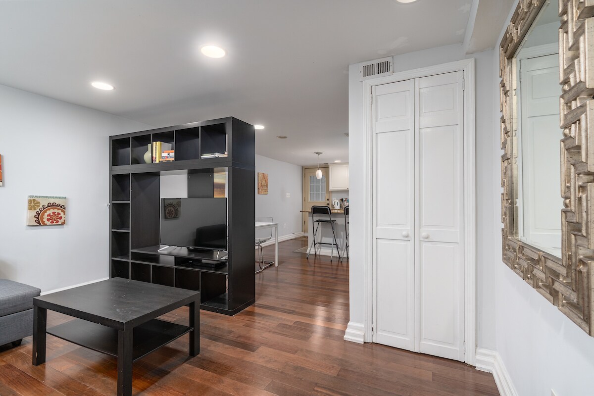 living room - 724 13th St SE (Washington, DC)
