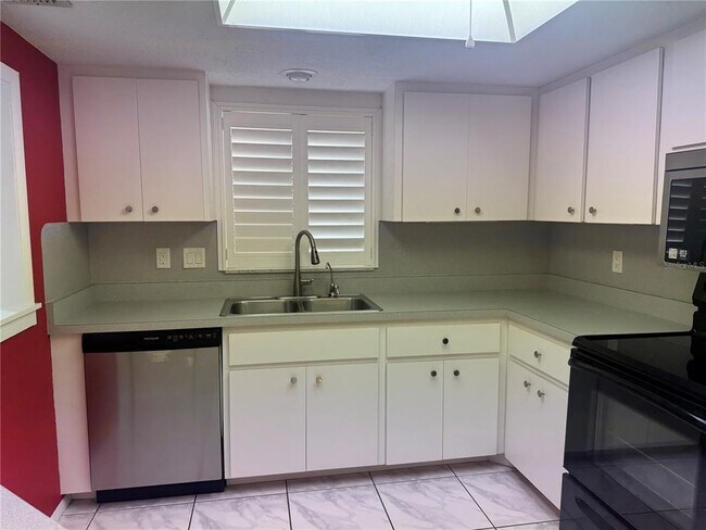 Foto del edificio - 471 Albee Farm Rd