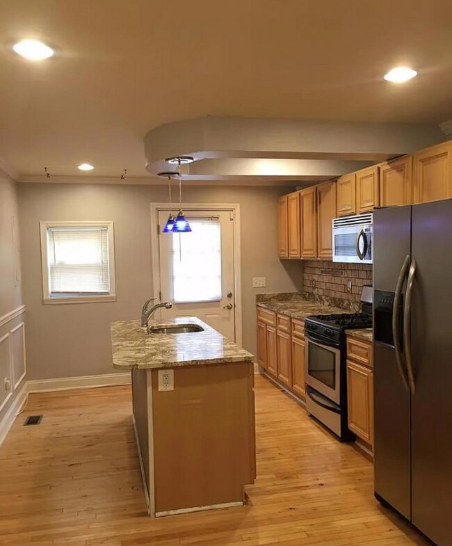 Foto del edificio - 1013 W Cross St