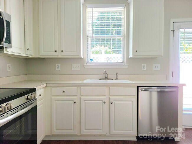 Foto del edificio - 8415 Chaceview Ct