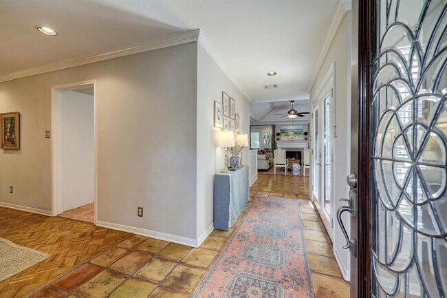 Building Photo - 2215 Briarpark Dr