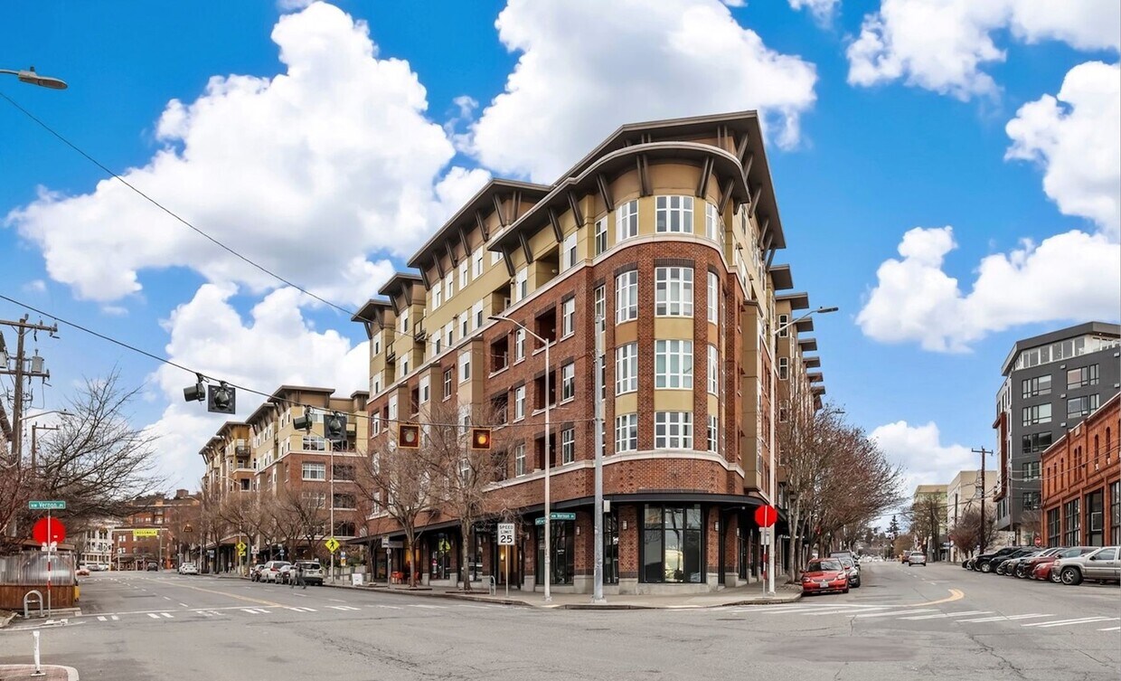 Primary Photo - Enjoy comfort and luxury Seattle 1 bed/1 b...