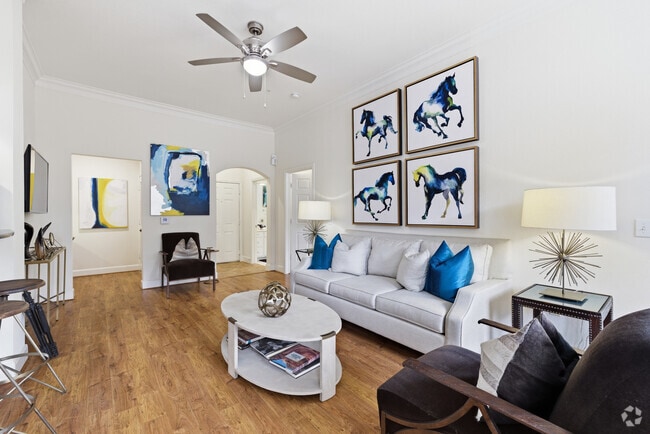 B2 2 habitaciones, 2 baños - 1169 pies cuadrados - Sala de estar - Jackson Hill