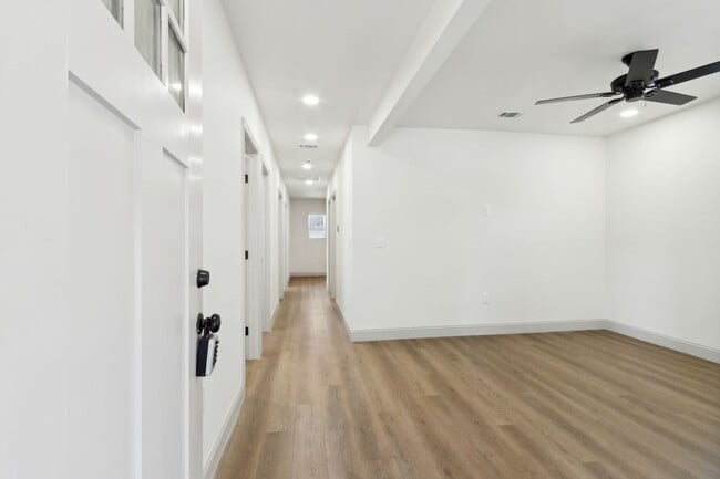 Building Photo - Practically Brand New on Amelia Island!