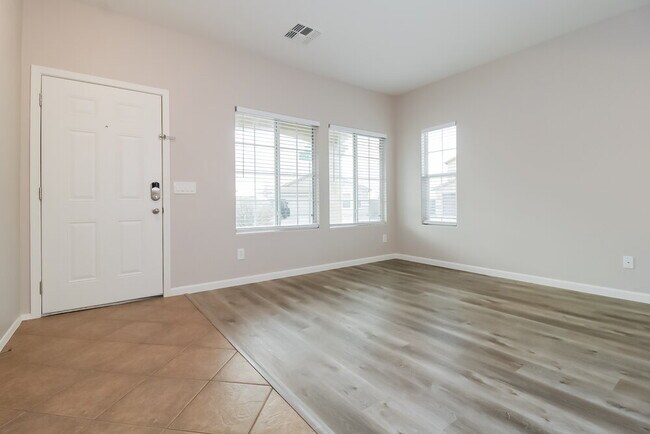 Foto del edificio - 24254 W Desert Bloom St