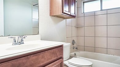 Building Photo - 16938 Wedgeside Pk