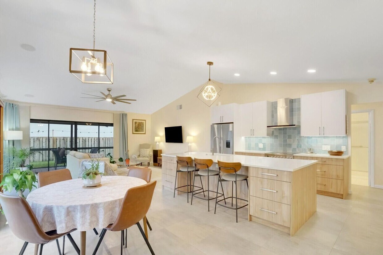 Foto principal - 1740 NW 21st Ct