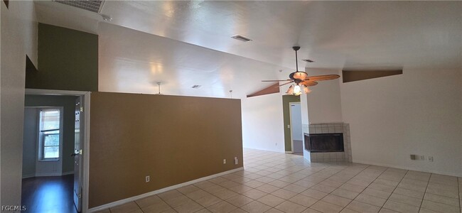 Building Photo - 1828 NE 13th Pl