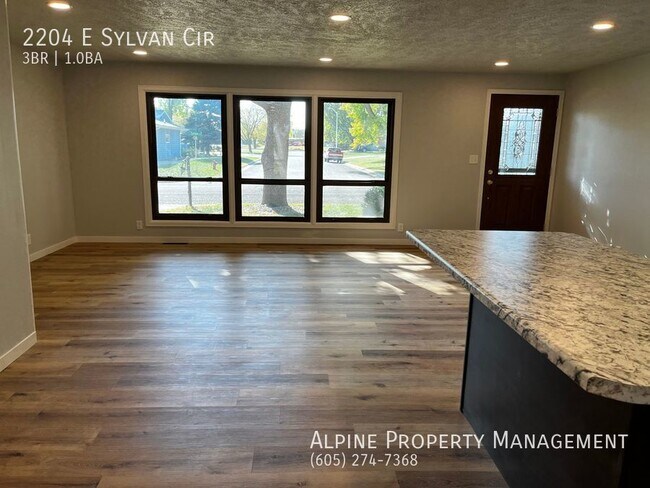 Foto del edificio - Newly Updated 3 Bed/1 Bath Ranch in Brandon!