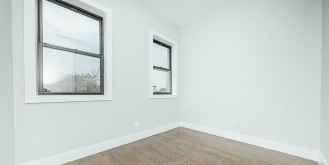 Building Photo - 644 Lorimer St