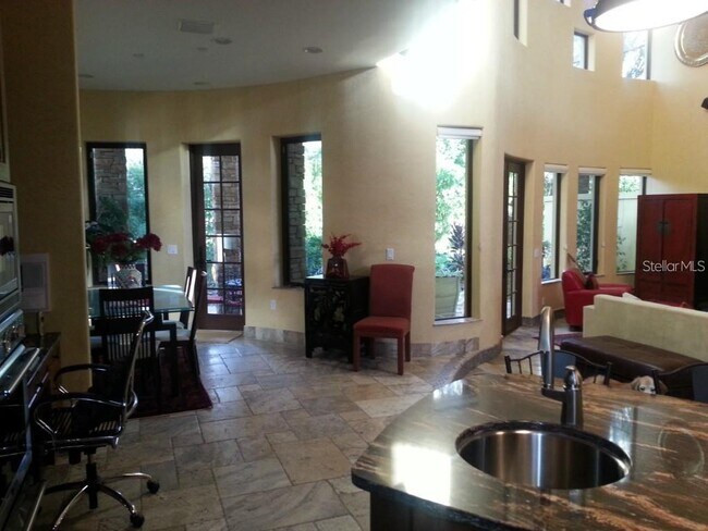 Foto del edificio - 1953 Freedom Dr