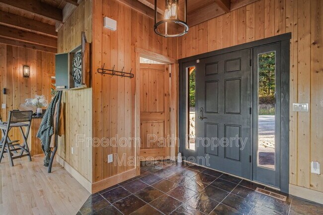 Foto del edificio - 382 Blacktail Rd