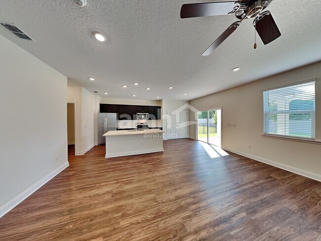 Building Photo - 157 Onate Cir