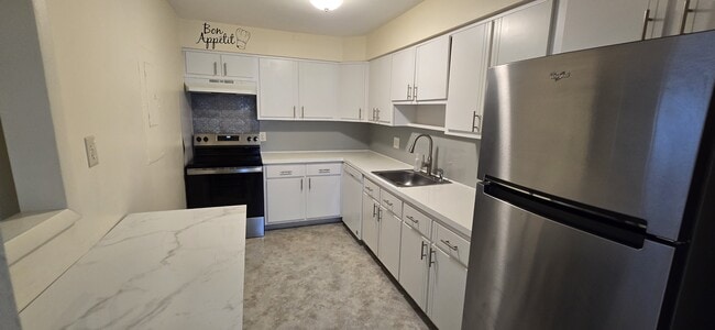 Building Photo - 142 E Maple St