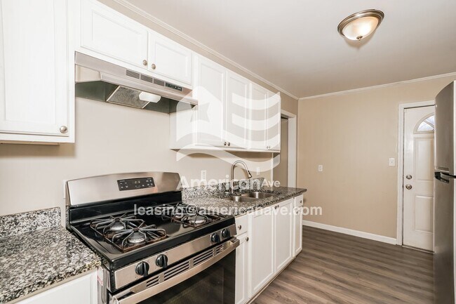 Foto del edificio - 3042 Bethune Ave