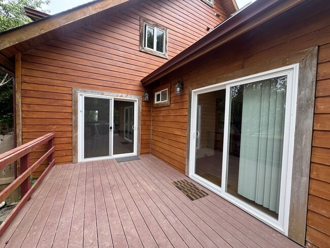 Building Photo - 1205 Aloha Way