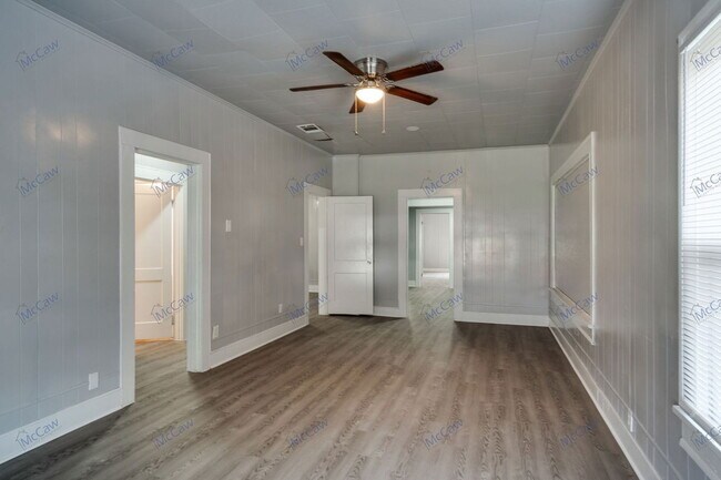 Building Photo - 3009 Hollywood Ave
