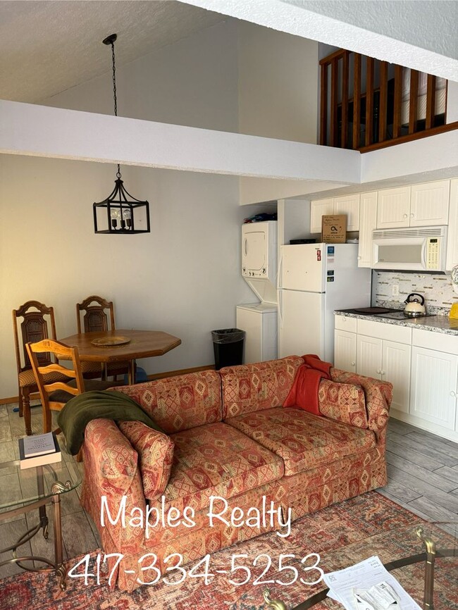 Building Photo - 2 BEDROOM/2 BATHROOM LOFT STYLE CONDO AT F...