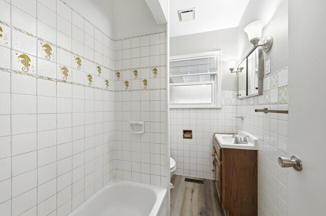 Foto del edificio - 8048 Timken Ave