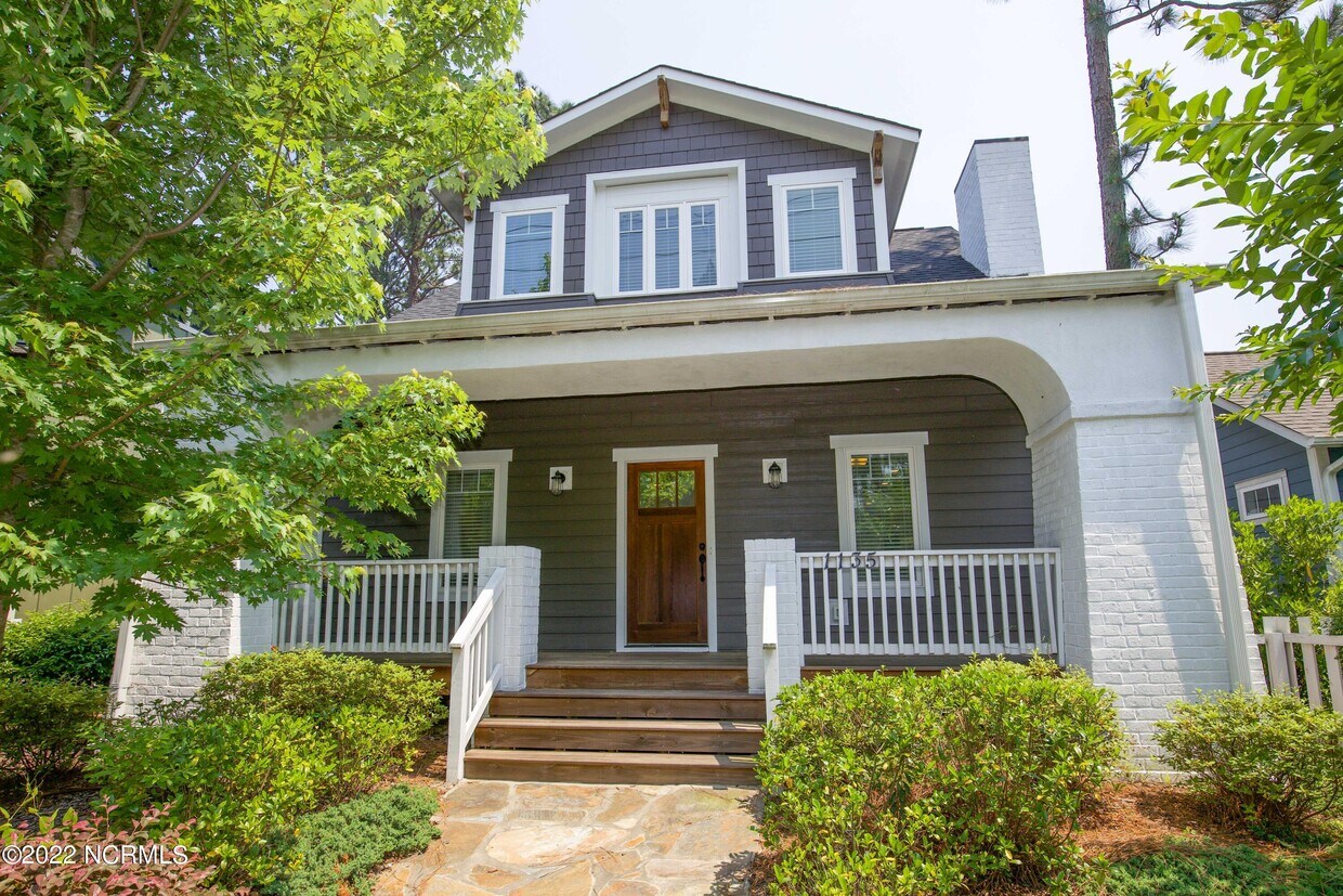 Primary Photo - 1135 N May St